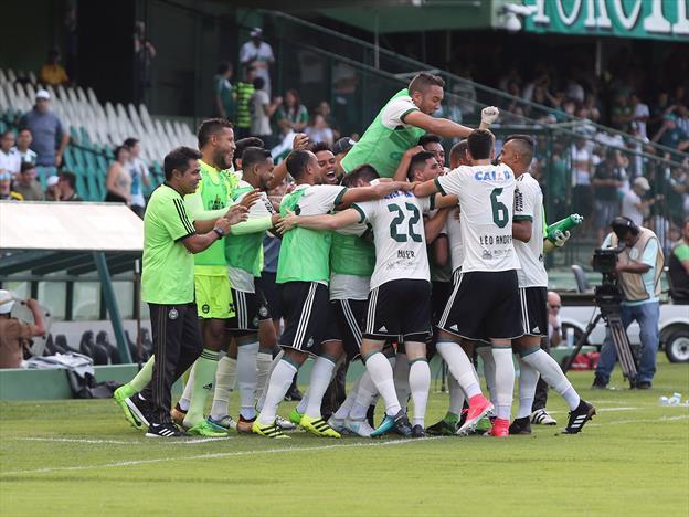 PARANAENSE: Coritiba faz 3 a 0 no Rio Branco e fica com título do primeiro turno