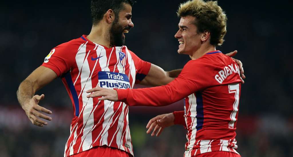 Griezmann faz três, Atlético de Madrid atropela Sevilla e segue à caça do Barça