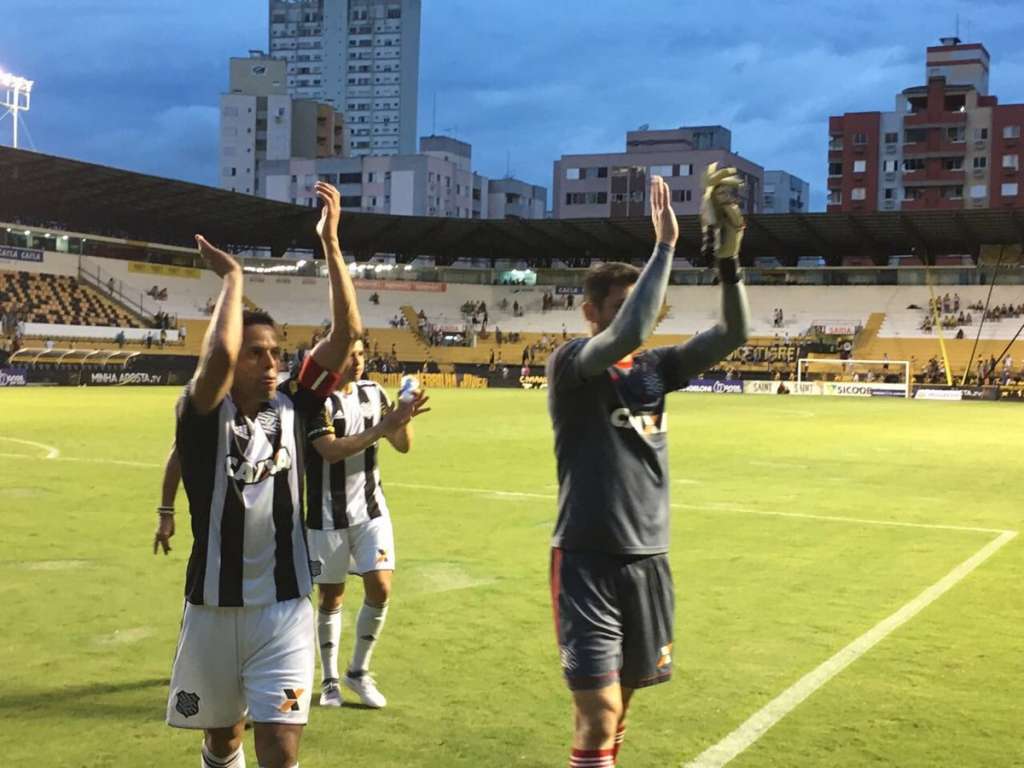 Figueirense segue firme na liderança do Catarinense Figueirense segue firme na liderança do Catarinense