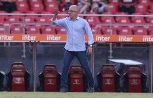 'Sou o técnico, sou o responsável e estou trabalhando para reverter', diz Dorival