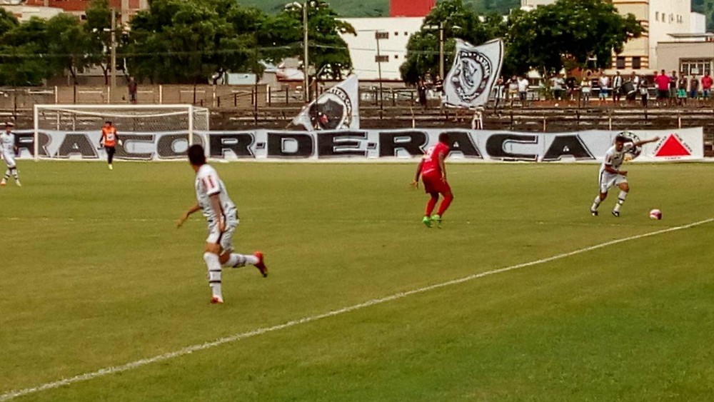 MINEIRO: Democrata derrota Uberlândia e empurra rival para a lanterna