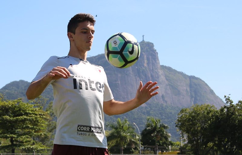 São Paulo prolonga contrato de joia da equipe até 2022