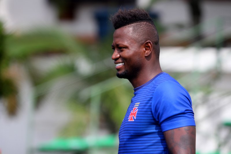 Em jejum de gols no Vasco, atacante colombiano promete que ‘fase vai passar’