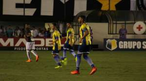 Paulistão: Volante do Santo André, Flávio lamenta desatenção na derrota para o Santos