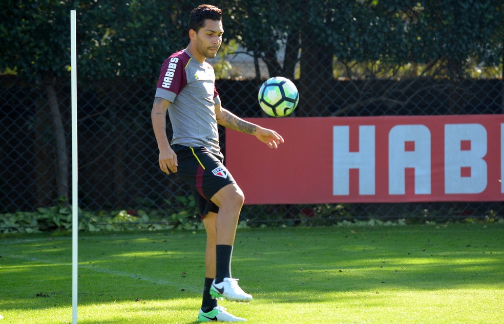 Petros é relacionado e deve estrear pelo São Paulo na Copa do Brasil