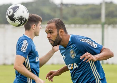 Alecsandro é esperança de gols do Coxa