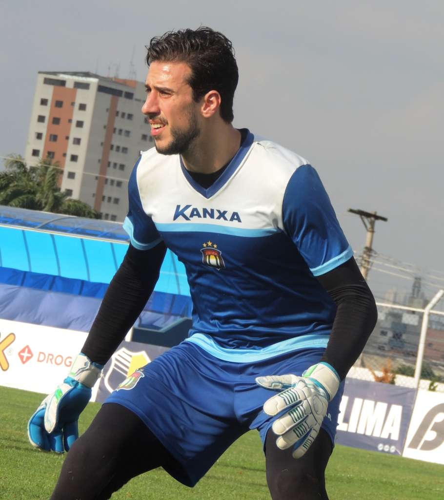 O goleiro Helton Leite comemorou o bom momento do São Caetano no Campeonato Paulista