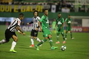 Ponte Preta acerta contratação de Lucas Mineiro, meia da Chapecoense