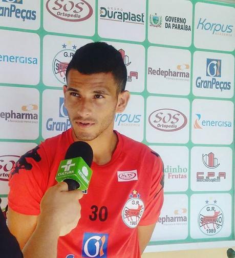 Rafael Ibiapino marcou os dois gols do Lobo (Foto: Divulgação / Serrano)