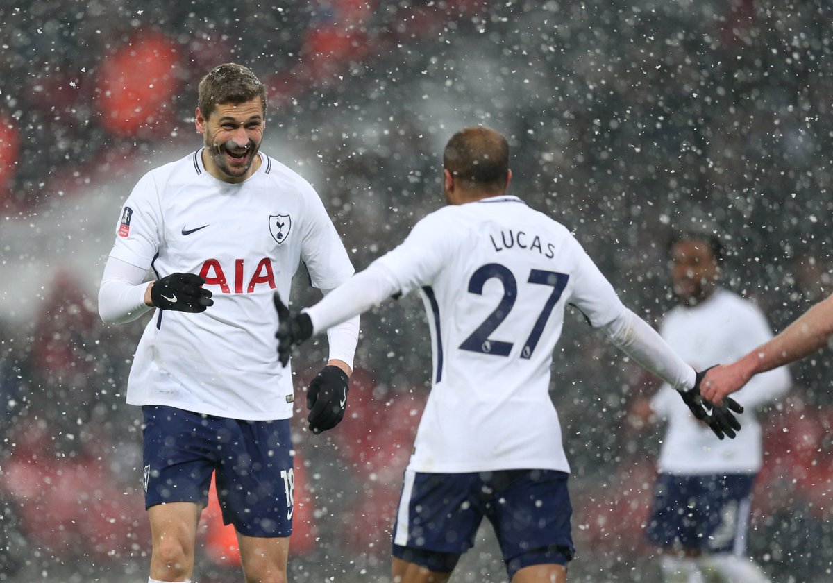 COPA DA INGLATERRA: Com Lucas ‘garçom’ e arbitragem confusa, Tottenham avança