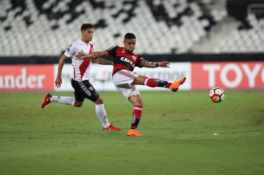 LIBERTADORES: Em um estádio com eco, Fla cede empate ao River; Corinthians não sai do zero
