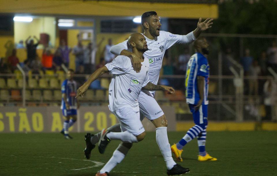 Paulista A3: Após estreia no EC São Bernardo, Edmilson de Jesus comemora vitória (Foto: Luciano Santoliv / MKT Esportes) 