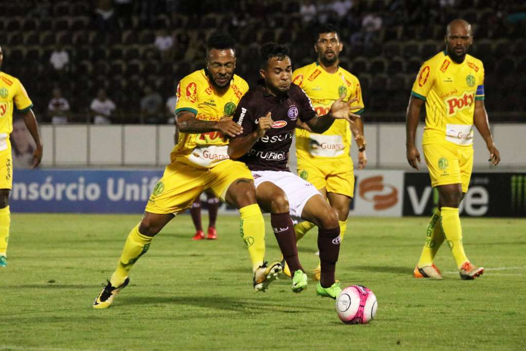 A Ferroviária foi buscar o empate nos 15 minutos finais do segundo tempo (Foto: Leonardo Fermiano/Ferrinha.com)