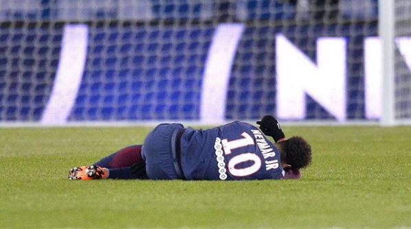 Médicos negam discordância e revelam que Neymar recebeu enxerto ósseo