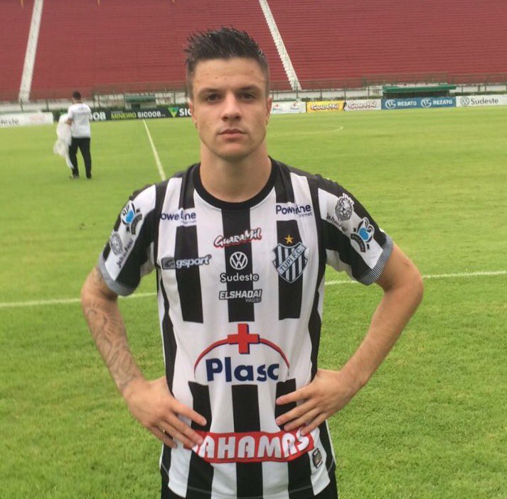 Renato Kayser foi o destaque da vitória do Tupi.