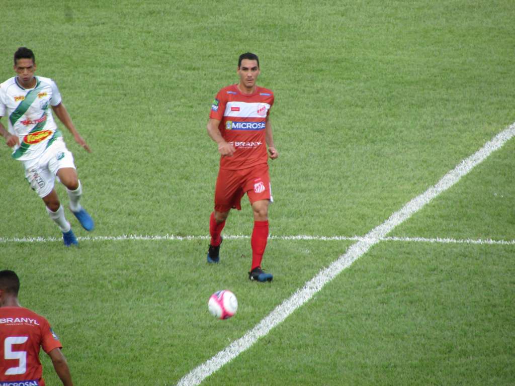 Ademir Marques foi o grande destaque da vitória do Capivariano (Foto: Muller Merlotto Silva) 