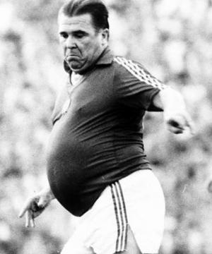 Puskas: barrigudo, décadas após a aposentadoria