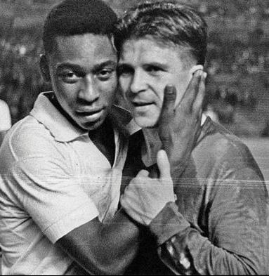 Pelé e Puskas.