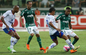 Paulistão: Roger defende Fabiano e diz que vaias atrapalham lateral do Palmeiras