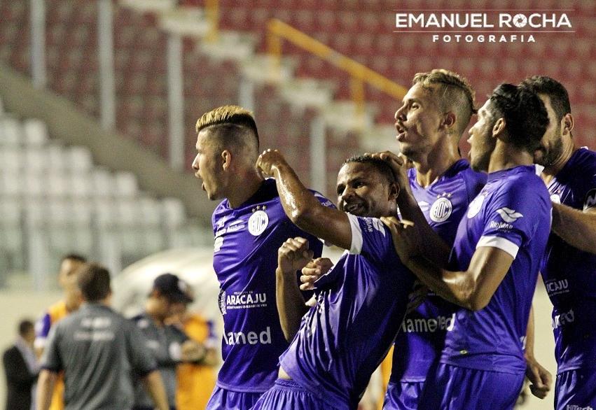 Confiança entra no Hexagonal como favorito ao título