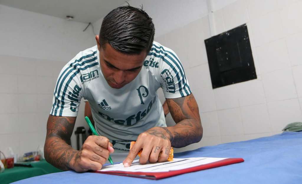 Dudu renovou com o Palmeiras por mais dois anos