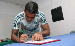 Após polêmica, Dudu acerta renovação de contrato com Palmeiras por mais dois anos