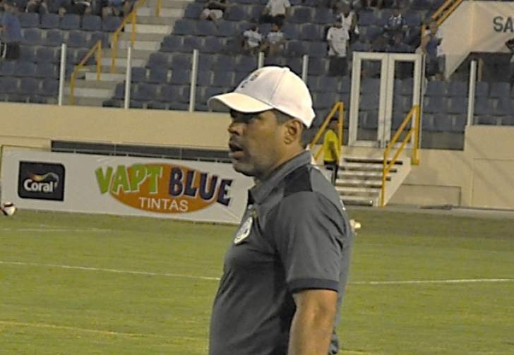 Paulista A2: Leandro Sena quebra a cabeça para escalar o desfalcado Rio Claro