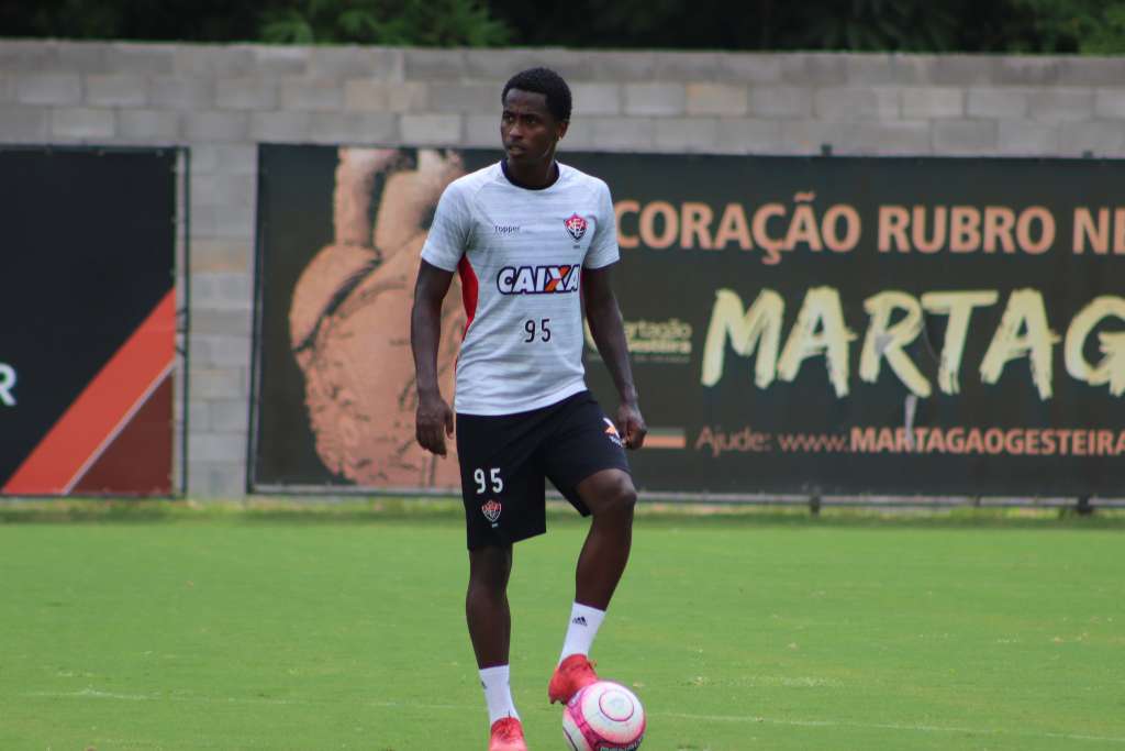 Atacante rubro-negro elogiou primeira fase realizada pelo Leão da Toca (Foto: Divulgação / Vitória)