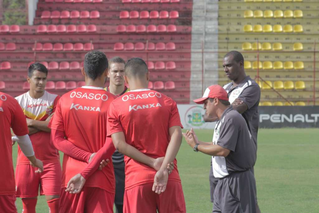 Vitor Hugo pretende usar time ofensivo contra o Taboão