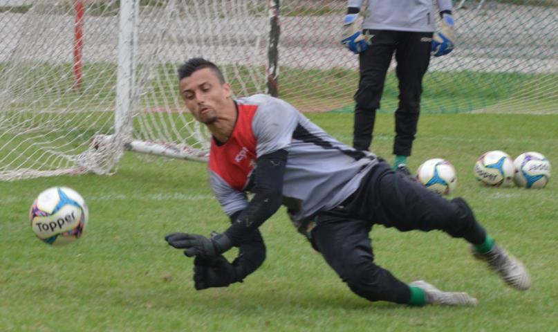 Carioca: ‘Estão confiando no meu trabalho’, diz goleiro, após renovar com Portuguesa