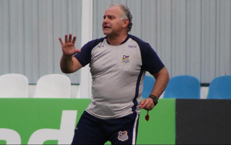 Toninho Cecílio não é mais o técnico do Netuno (Foto: Michael Sanches / Água Santa)