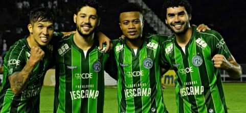 Jovem time do Guarani vibra com vitória no Limeirão