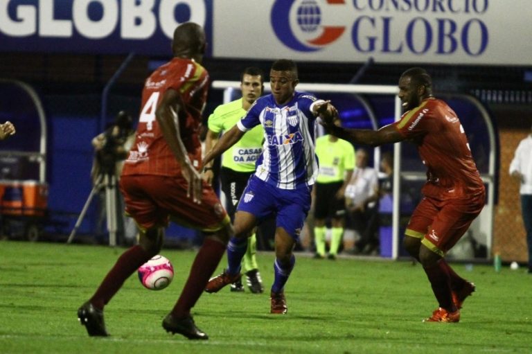 CATARINENSE: Figueirense tropeça, Chape vira líder e Avaí perde em casa