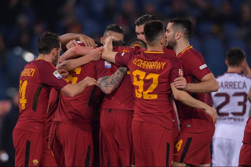 Jogadores do Roma comemoram gol sobre o Torino 