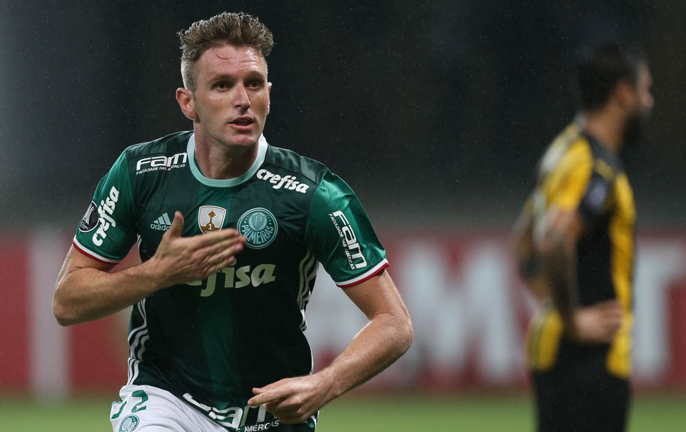 Palmeiras libera lateral Fabiano para empréstimo ao Inter até o fim do ano