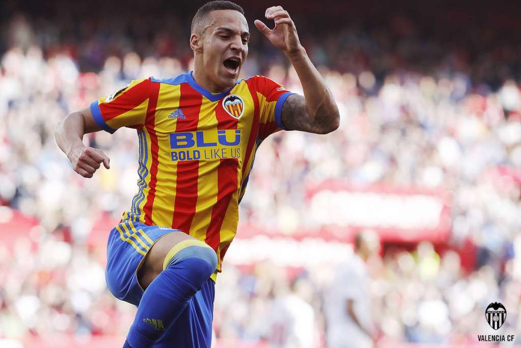 Valencia bate Sevilla e abre vantagem na briga pela Liga dos Campeões