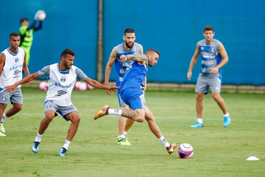 Renato fecha último treino do Grêmio e não confirma Luan no Gre-Nal