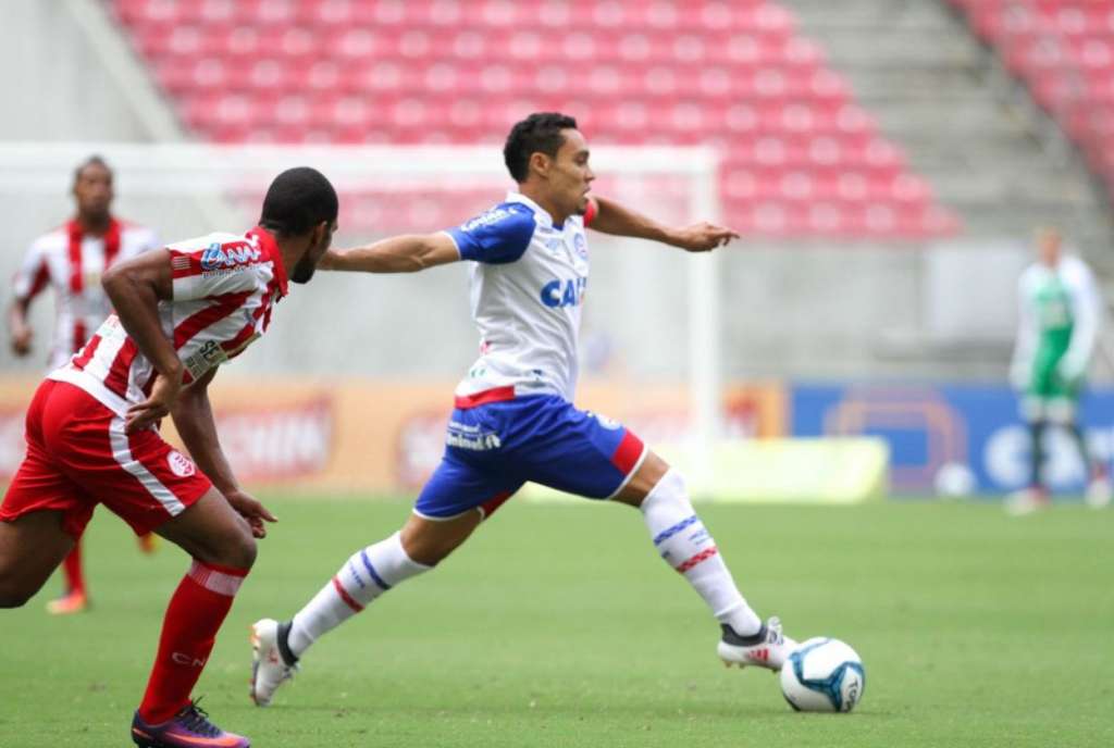 O Bahia perdeu a chance de se classificar ao ser derrotado pelo Náutico (Foto: Marlon Costa)
