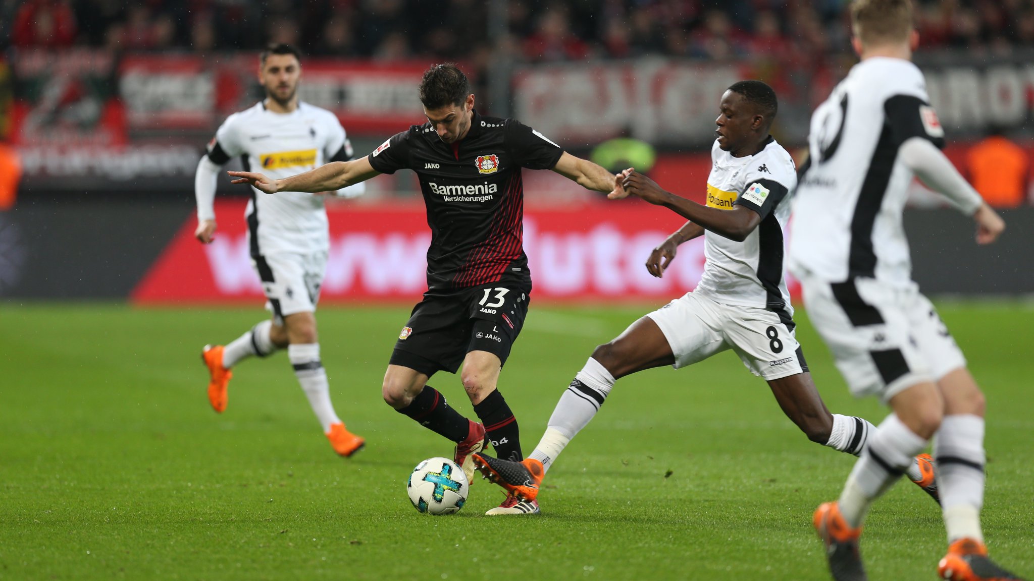 ALEMÃO: Bayer Leverkusen vence Mönchengladbach e sobe para terceiro