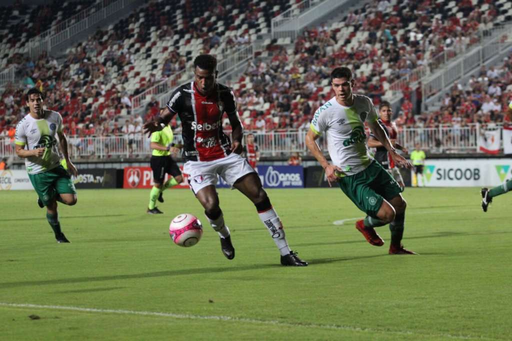 CATARINENSE: Com gol de ex-Palmeiras, Chapecoense bate Joinville e segue na ponta 2 0002050300468 img
