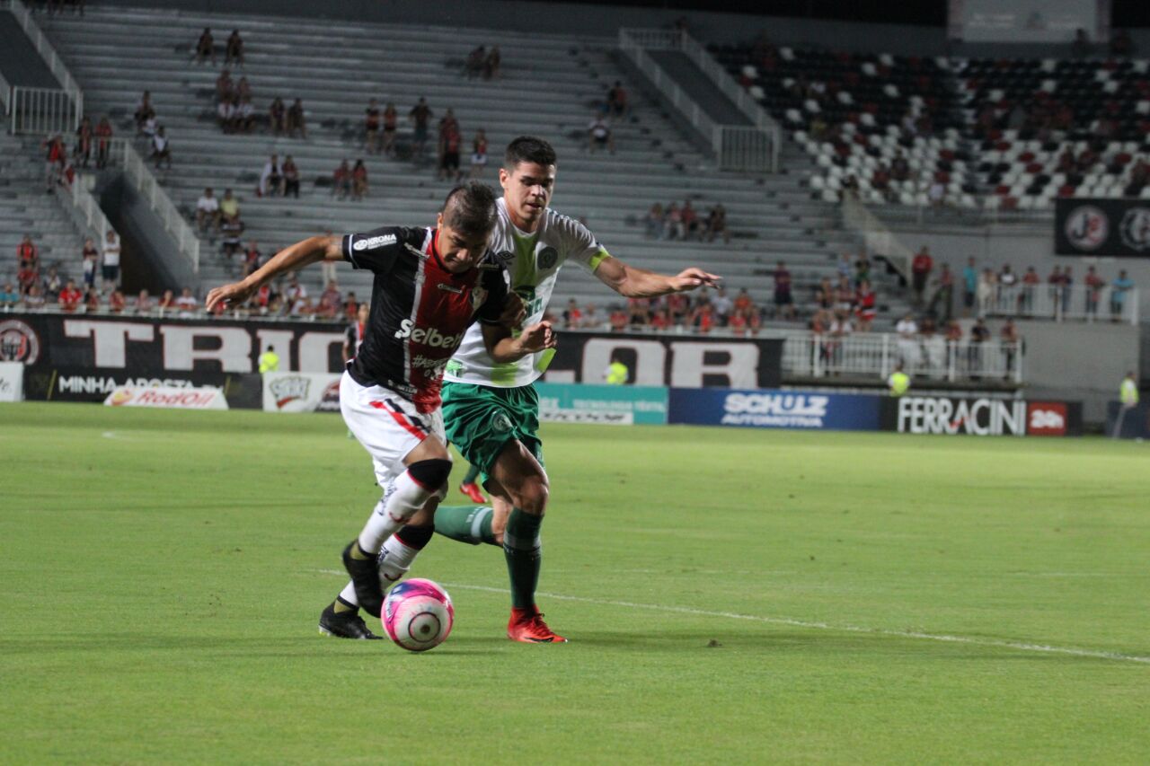 CATARINENSE: Com gol de ex-Palmeiras, Chapecoense bate Joinville e segue na ponta