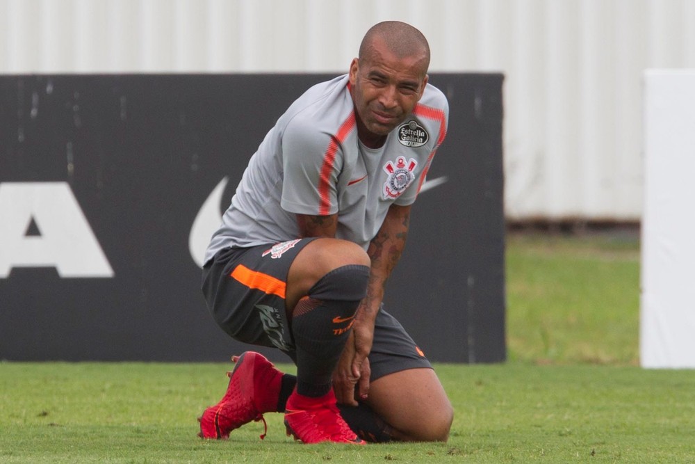 Com Sheik titular e cabeça longe, Corinthians enfrenta Botafogo-SP