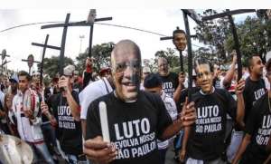 Paulistão: São-paulinos fazem 'marcha fúnebre' contra gestões anteriores no Morumbi