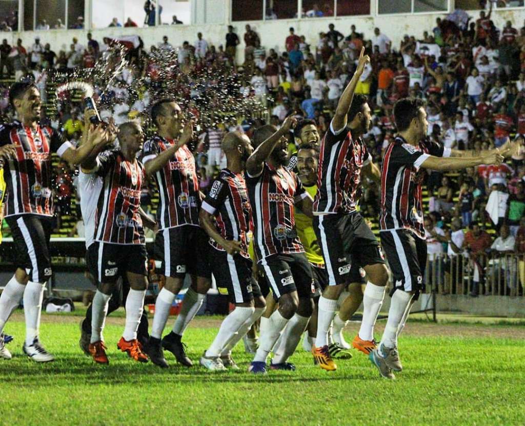 River vence Flamengo e assume liderança