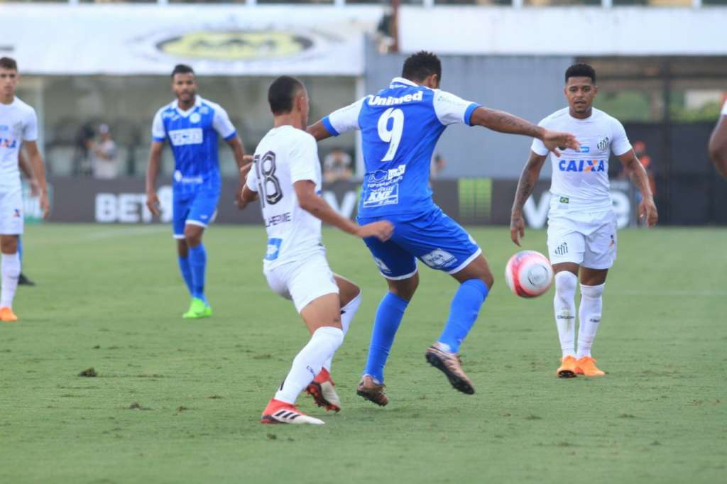 Jair minimiza vaias e defende testes no Santos: 'Sabemos com quem podemos contar'