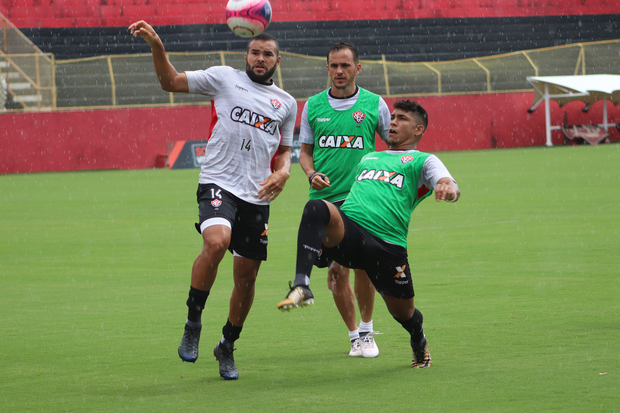 Copa do Brasil: Volante do Vitória crê em estádio lotado para reverter o confronto