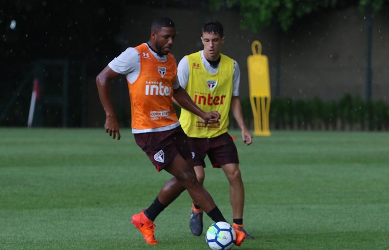 Temporal interrompe treino com Jucilei e Sidão no São Paulo