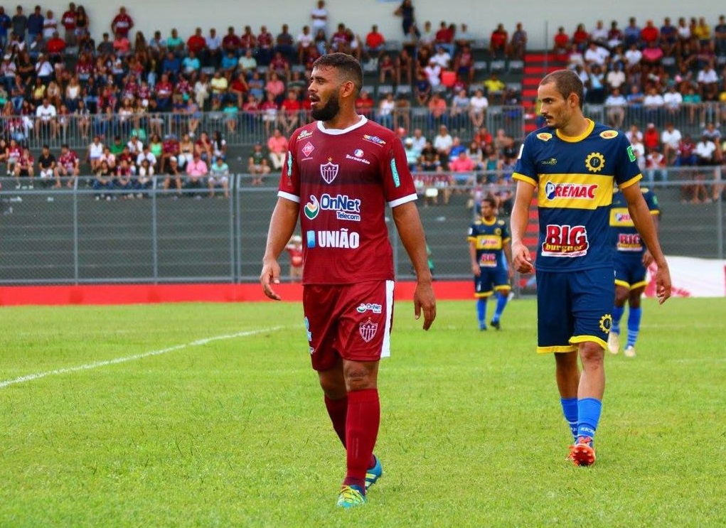 Mineiro: Atacante da Patrocinense comemora gol da classificação contra o Cruzeiro