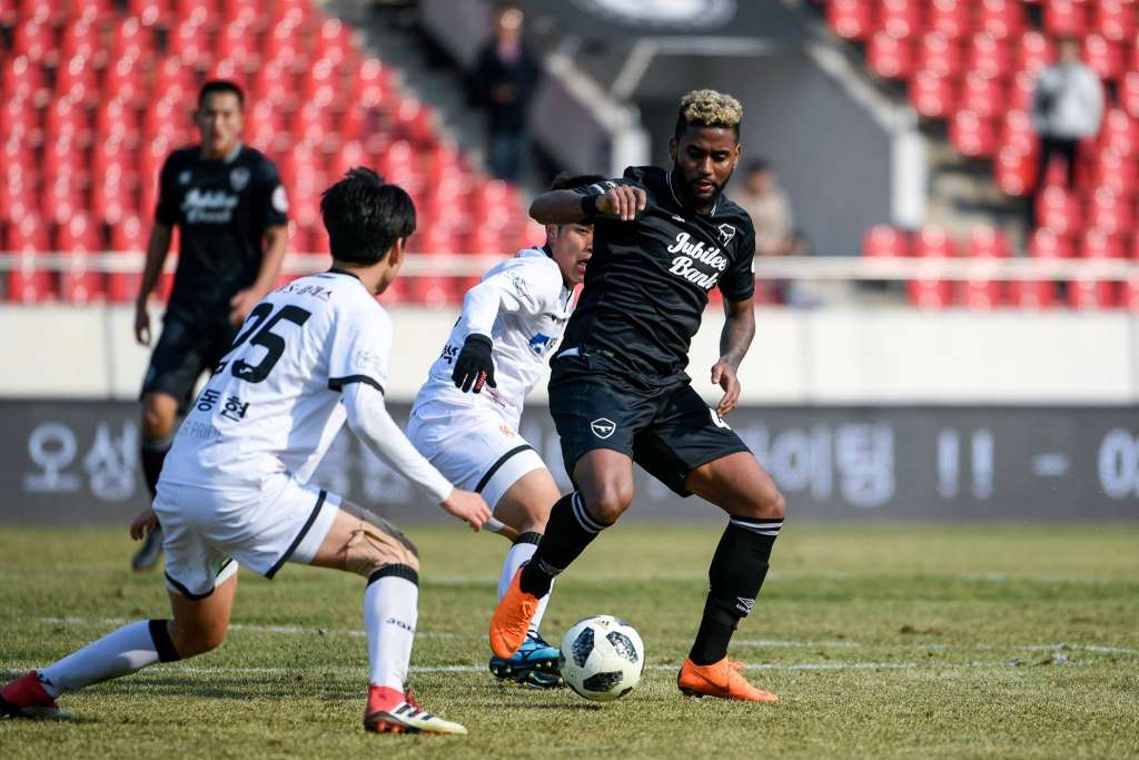 Ex-meia do Flamengo, Muralha destaca evolução no Seongnam FC e foca em acesso na Coreia