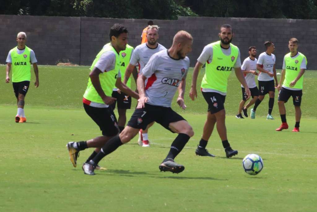 Jogadores do Vitória participaram de um treino com portões fechados nesta quarta-feira (Foto: Maurícia da Mata/EC Vitória)